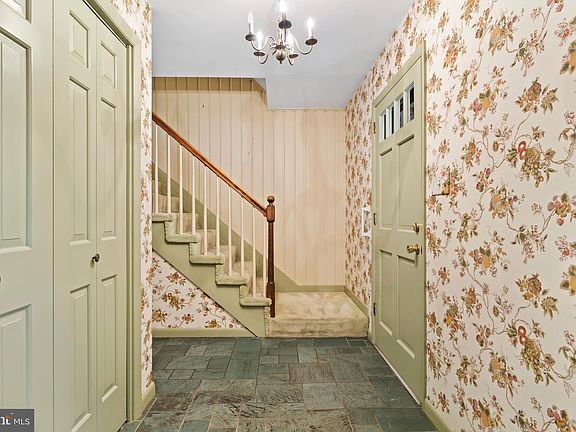 3rd image of 25 Forest Dr