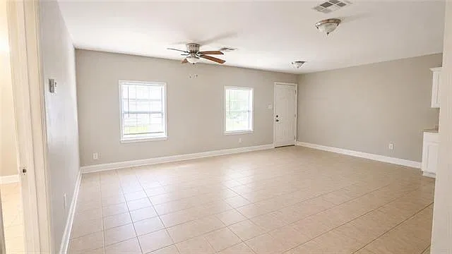 3 bed, 1.0 bath, 684 sqft, $1,000 — Photo 4