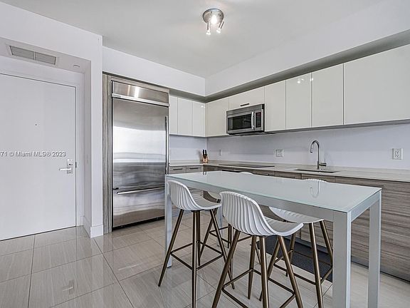 3rd image of 1300 Brickell Bay Dr APT 2707