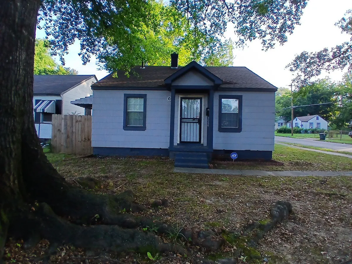 Building Photo - 3088 Manhattan Ave