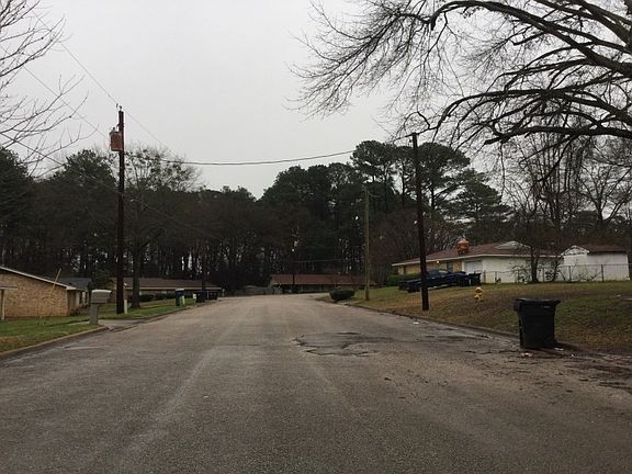 5th image of 1102 Rolling Hills Dr
