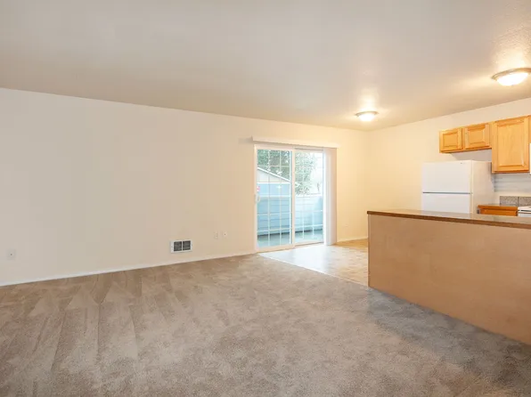 West Wing Manor, 832 W Casino Rd #B03, Everett, WA 98204