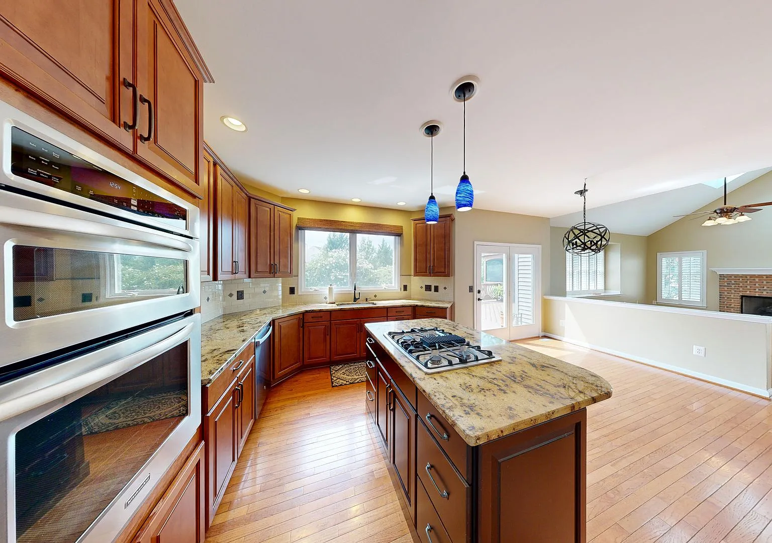Awesome Is Ashburn Beautiful - 5bed + 3.5bath — Photo 3