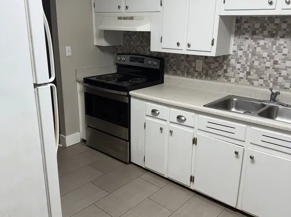 1952 Calmar St #206, Leeds, AL 35094