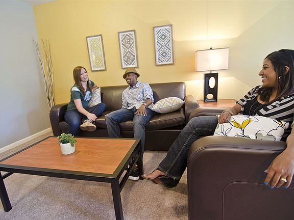 CampusHill_Livingroom_2014_1
