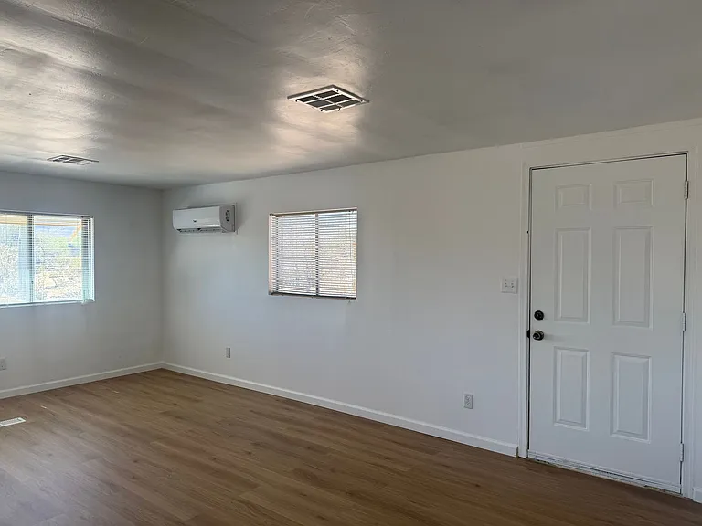 6820 N Blue Blvd — Photo 4