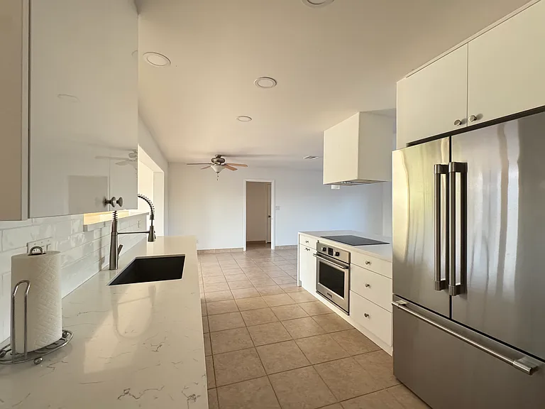 644 E La Jolla Dr — Photo 7