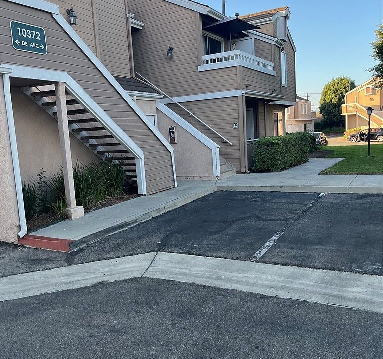 1st image of 10372 W Briar Oaks Dr