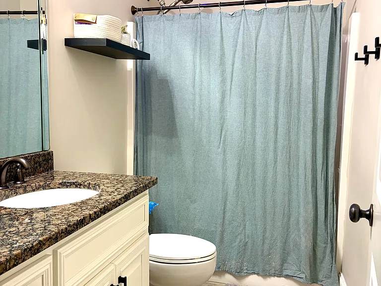 406 Leamington Ln — Photo 10