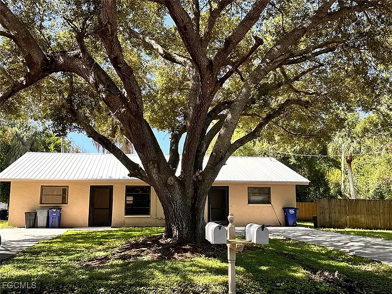 16363 Teresa Ln — Photo 2