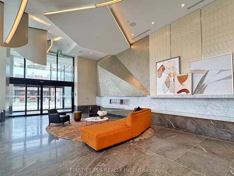 858 Dupont St #818 — Photo 2