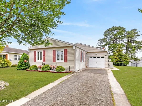 25 Plymouth Drive, Toms River, NJ 08757