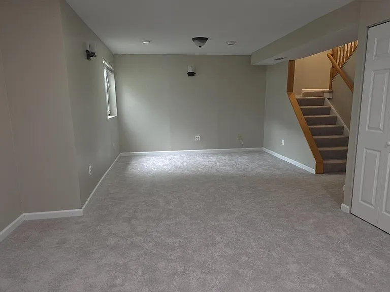 218 Eisenhower Ct — Photo 17