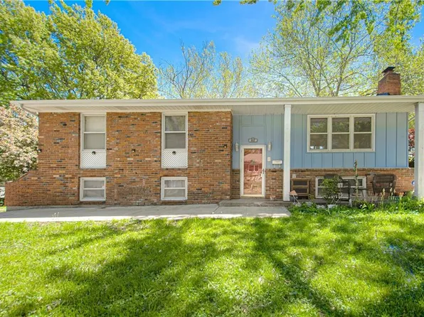 207 SW Craigmont Dr, Lees Summit, MO 64081