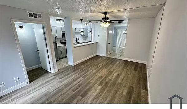 2 bed, 1077 sqft, $1,350 — Photo 4