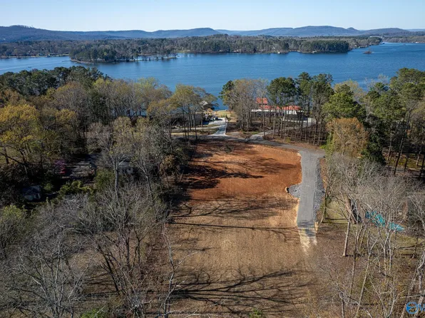 3151 Lakeshore Dr, Scottsboro, AL 35769