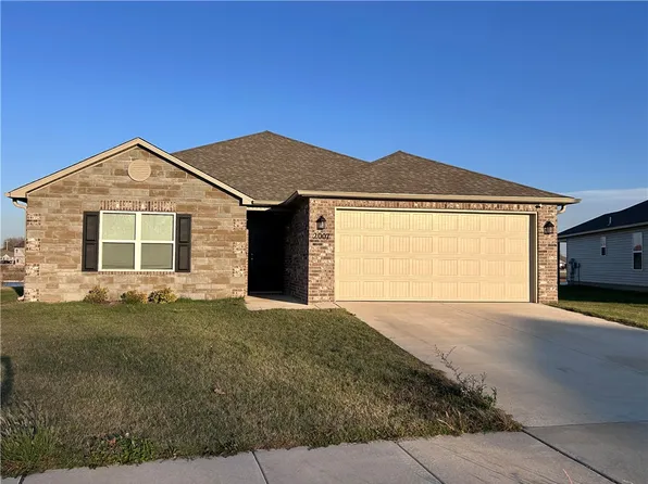 2007 E Fennec St, Siloam Springs, AR 72761