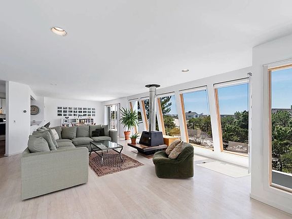 4th image of 54 Sandcastle Ln