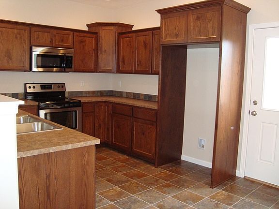 5th image of 2451 E White Ave