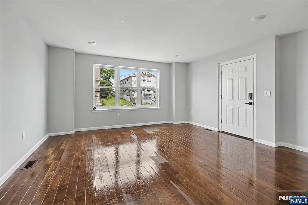 3 bed, 2.0 bath, $3,000 — Photo 4