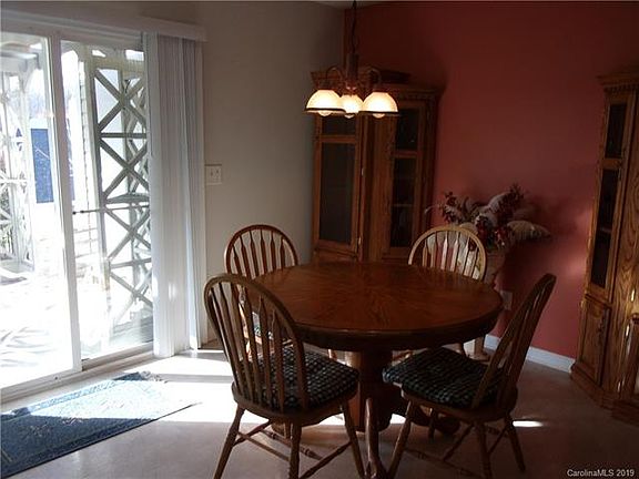 5th image of 217 Woodbridge Cir