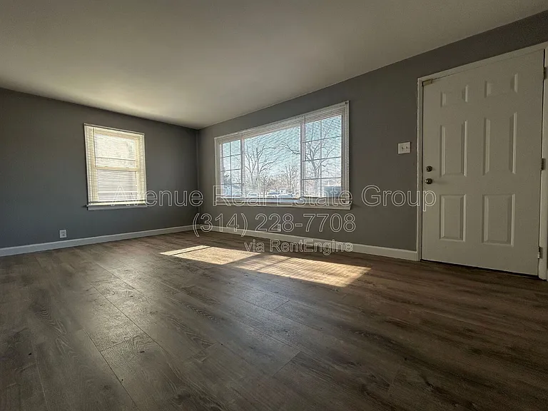 8306 Whitewater Dr — Photo 2