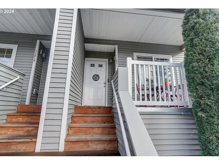 11821 SE Pine St — Photo 2