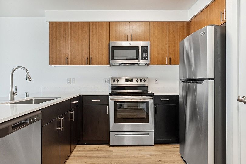 Belay kitchen with stainless steel appliances