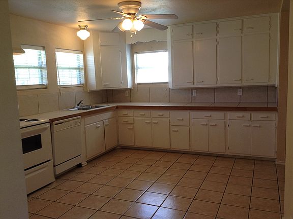5th image of 215 W Schulz St