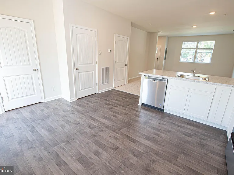 130 Willowtree Ln — Photo 25
