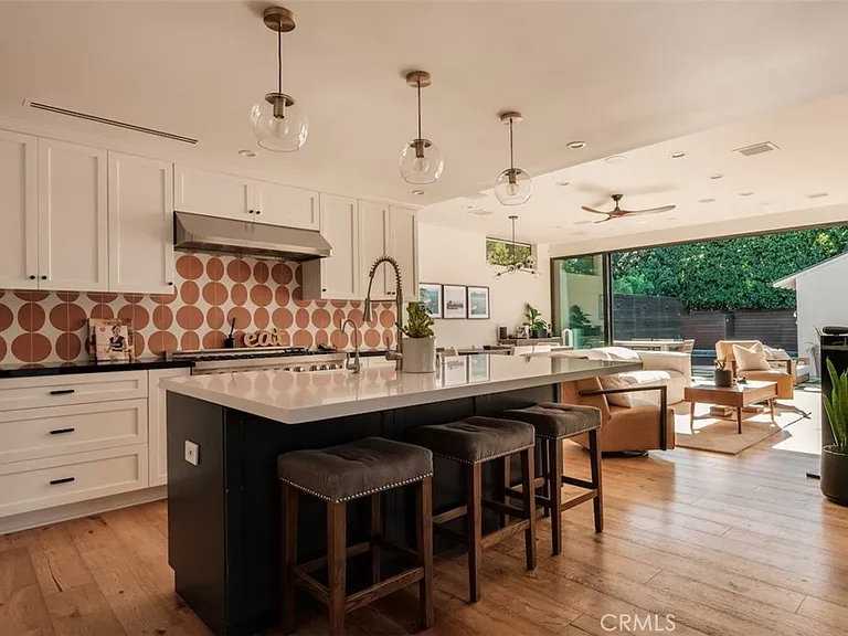 4257 Shadyglade Ave — Photo 1