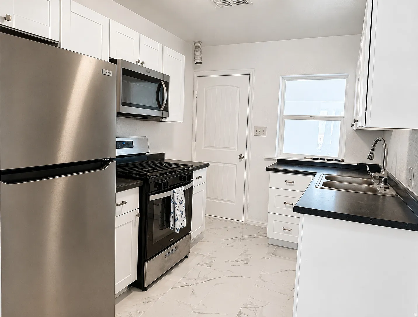 235 International Ave — Photo 4
