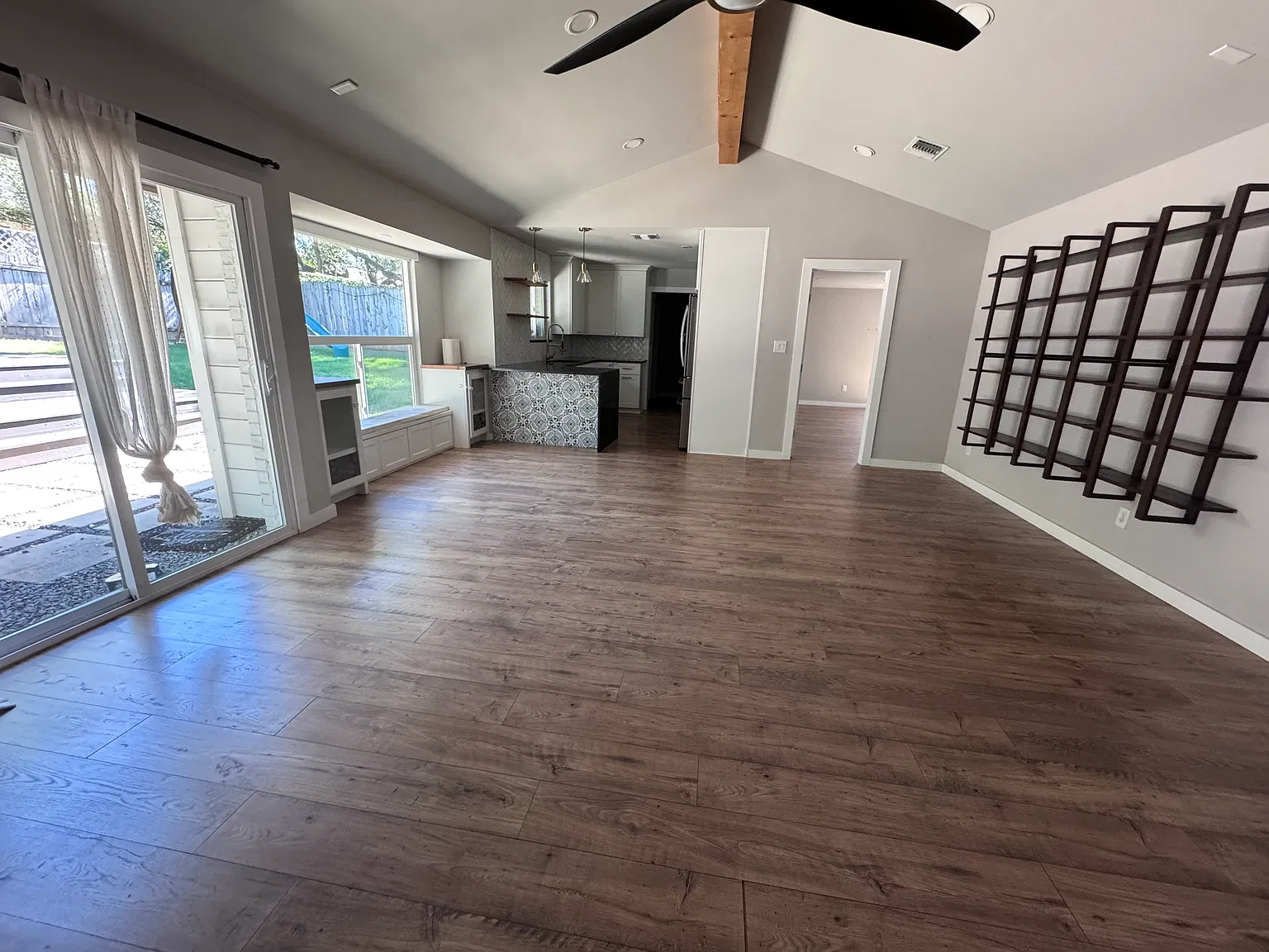 4 bed, 2165 sqft, $3,200 — Photo 2