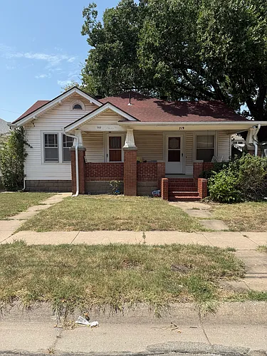719 N Poplar St Photo 1