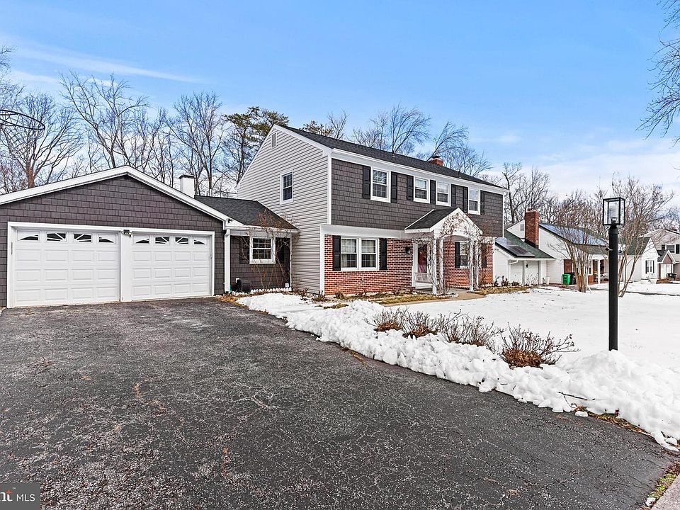 1st image of 8908 Eastbourne Ln