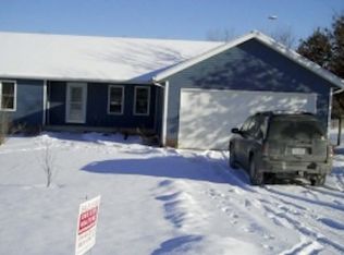 7034 Riverwood Dr, Belding, MI