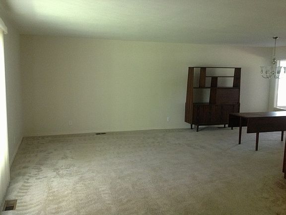 2nd image of 40 Indianbrook Ct