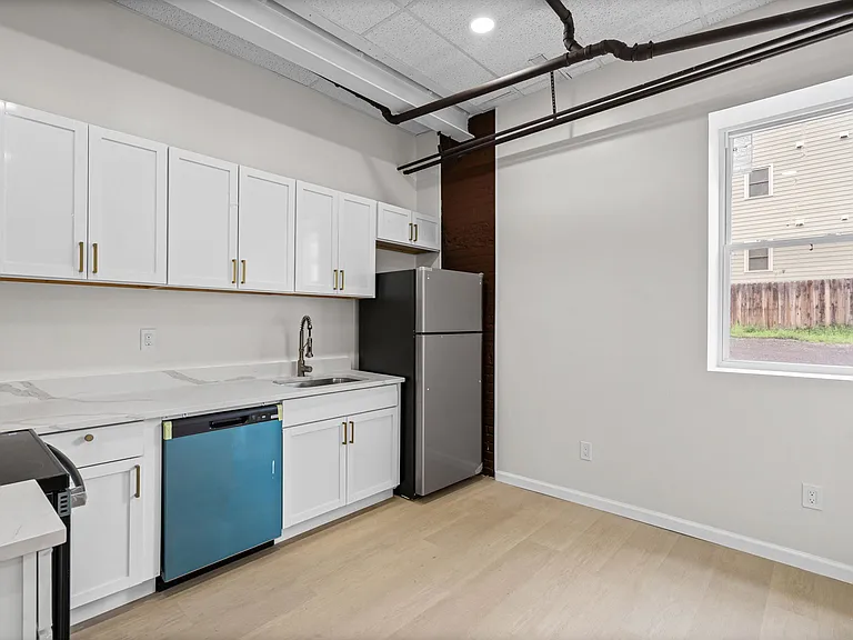 240 Sheridan Ave #1B — Photo 4