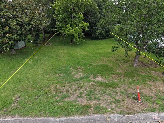 2nd image of 2320 Meadow Ln