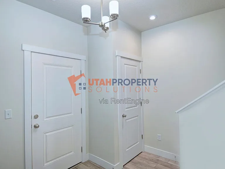 388 S 980 W — Photo 4