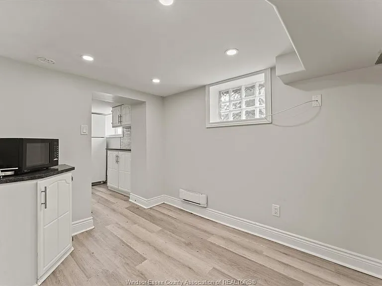 972 Wellington Ave #LOWER — Photo 7