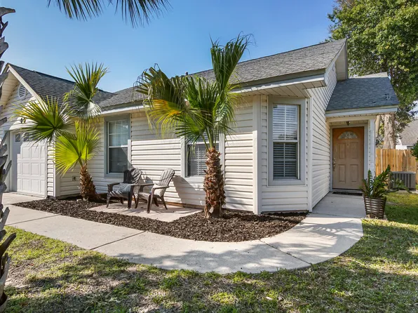 44 Ruby Cir, Mary Esther, FL 32569