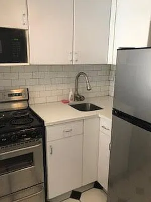 Rented by Mallory Management Corp | media 16