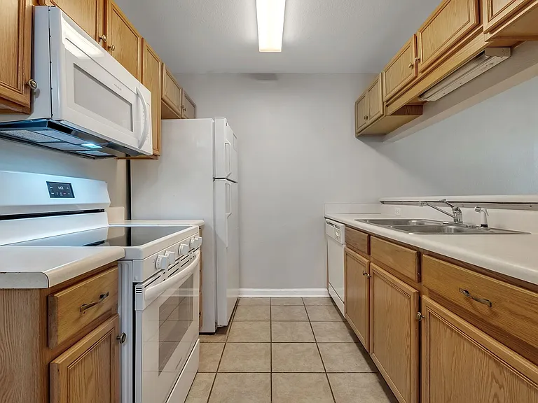 2738 W Tharpe St #404 — Photo 13