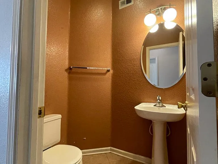 21 Anjou Cir — Photo 12