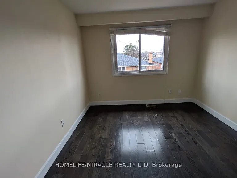 378 Hansen Rd N — Photo 7