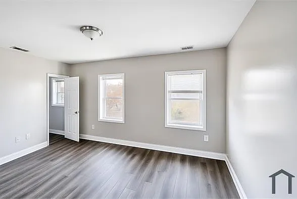 101 35th St NE #3 — Photo 9