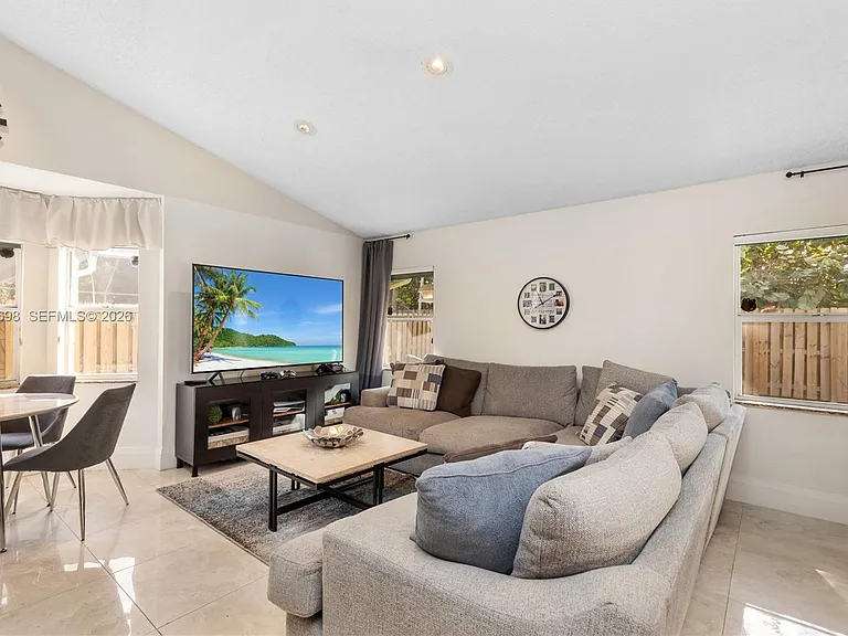 7101 NW 44th Ln — Photo 10