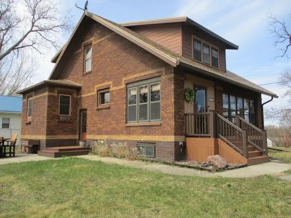 501 Des Moines St, Emmetsburg, IA 50536