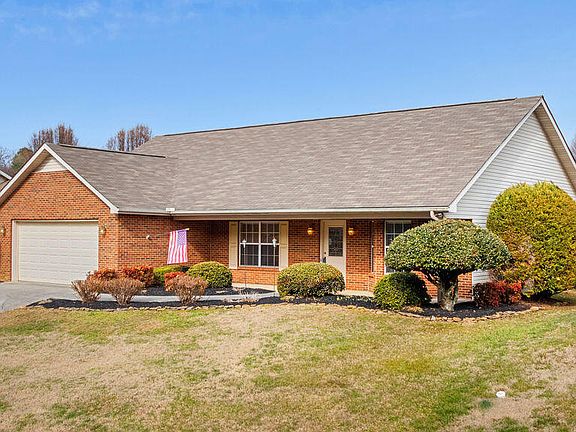 3rd image of 1035 Willow Creek Cir